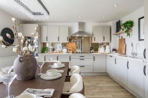 Kitchen with dining table in 4 bed detached home