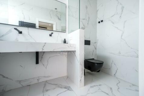 Ensuite bathroom