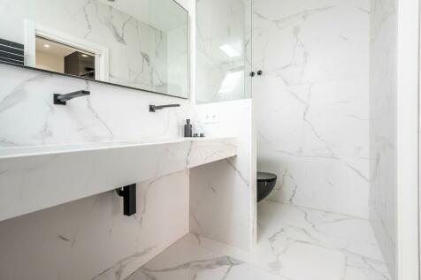 Ensuite bathroom