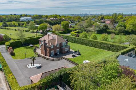 5 bedroom Detached for sale