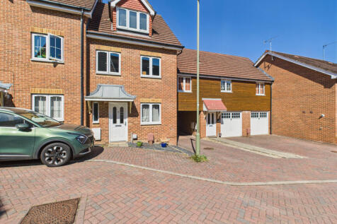 3 Bedroom Town House for Sale