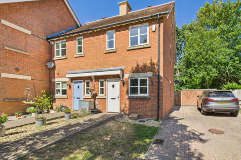 2 Bedroom end terraced house for Sale in the hear