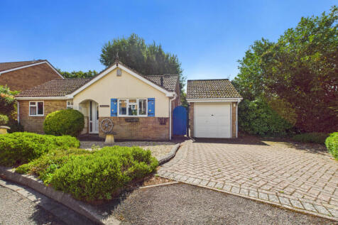 2 Bedroom Detached Bungalow for Sale
