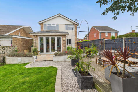 4 bed detached house for sale