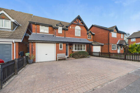 4 bed detached house for sale Topiary Gardens, So