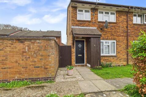 3 bedroom Semi Detached To Let