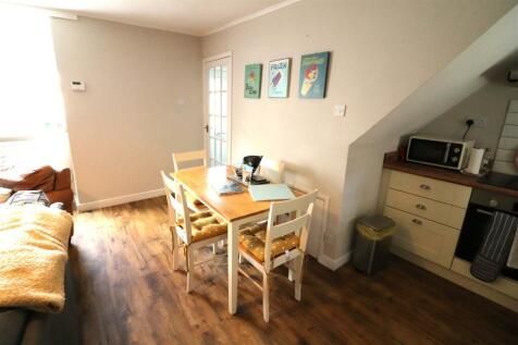 LOUNGE/KITCHEN