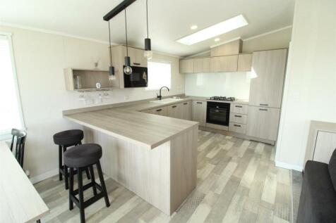 BREAKFASTING KITCHEN AREA