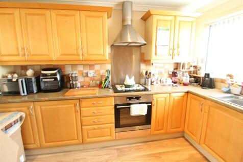 BREAKFASTING KITCHEN