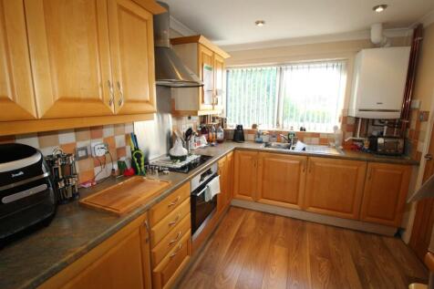 BREAKFASTING KITCHEN
