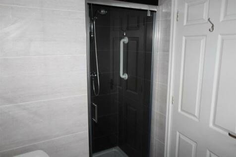 EN SUITE SHOWER ROOM/W.C.
