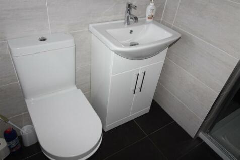 EN SUITE SHOWER ROOM/W.C.