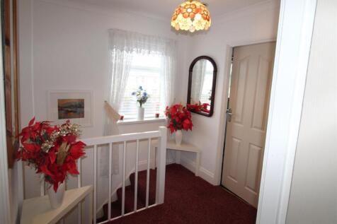 FIRST FLOOR LANDING