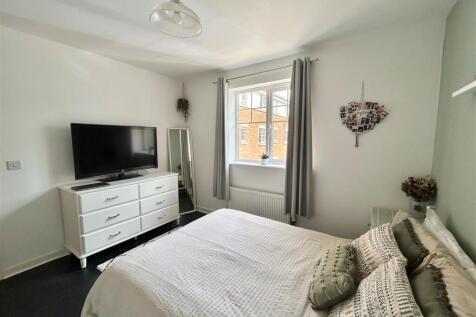 BEDROOM 1.