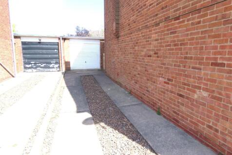 DRIVE/GARAGE