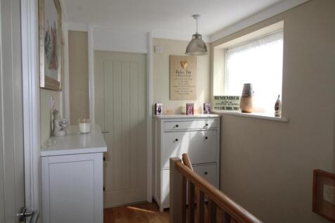 FIRST FLOOR LANDING