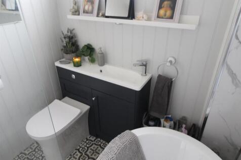 BATHROOM/WC