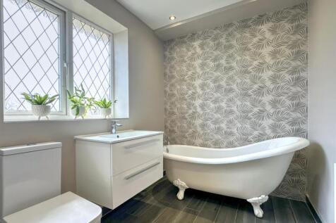 BATHROOM/WC