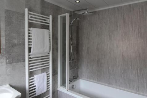 MODERN SHOWER-ROOM