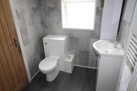 MODERN SHOWER-ROOM