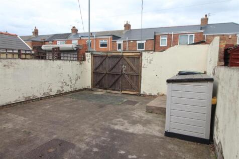 YARD TO REAR