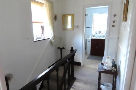 FIRST FLOOR LANDING