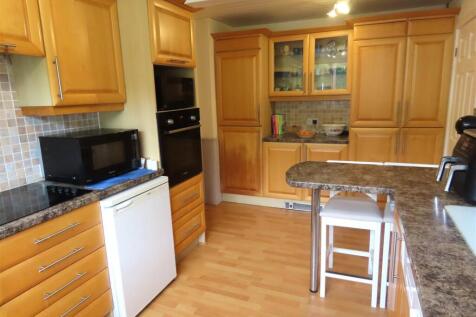 BREAKFASTING KITCHEN