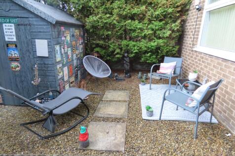 SMALL FRONT GARDEN