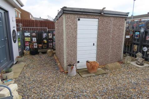REAR GARDEN / PARKING