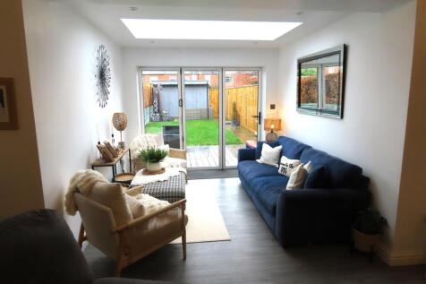 ADDITIONAL LOUNGE AREA