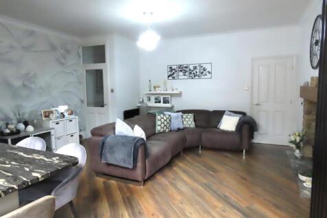 ADDITIONAL LOUNGE /DINING ROOM