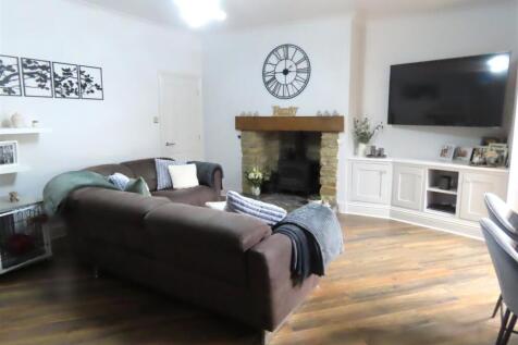 ADDITIONAL LOUNGE /DINING ROOM