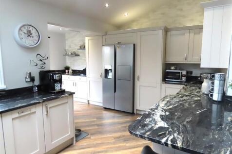 ADDITIONAL KITCHEN PHOTOS