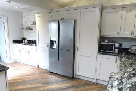 ADDITIONAL KITCHEN AREA