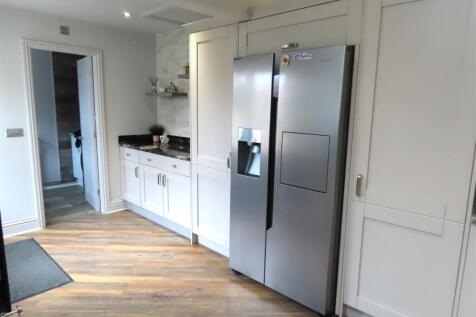 ADDITIONAL KITCHEN AREA