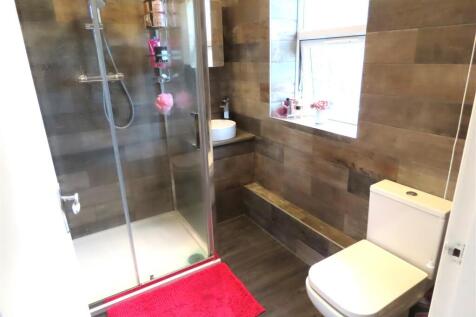 EN-SUITE SHOWER ROOM / WC