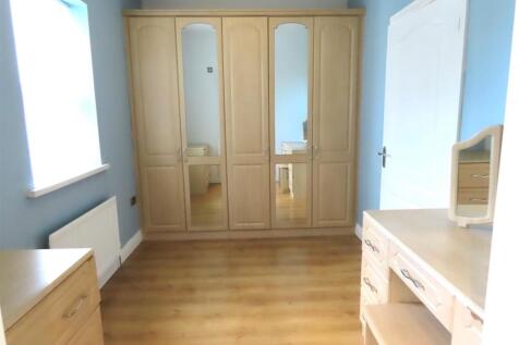 DRESSING-ROOM OFF