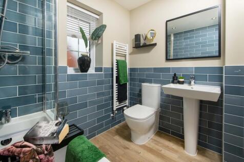 The three bedroom Plato - family bathroom