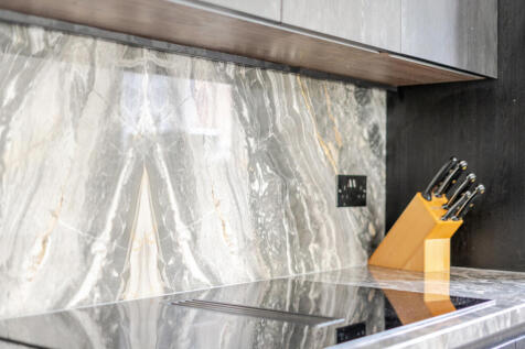 1371712-11-68f8a7...