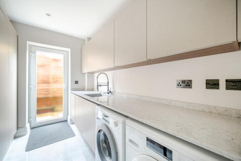 1371712-27-68f8a6...