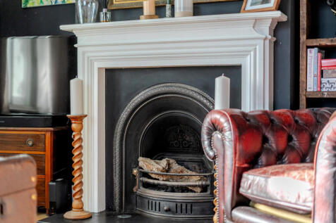 1370747-6-68fb7d7...