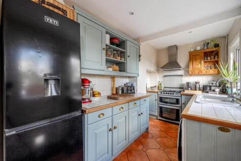 1370747-10-68fb81...