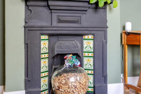 1370747-13-68fb80...