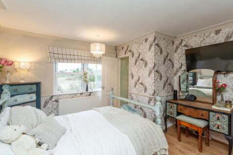 Bedroom 1b