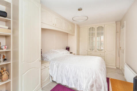 bedroom 1b