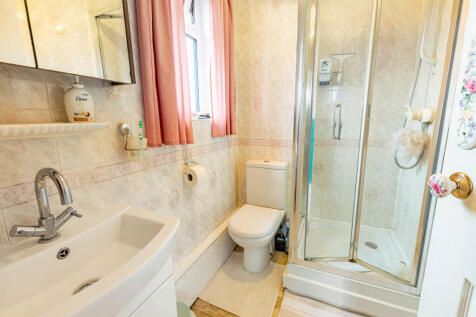 bedroom1ensuite