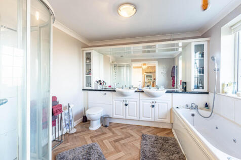 bedroom1ensuite