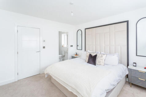 bedroom 1b