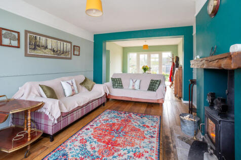 lounge/family room b