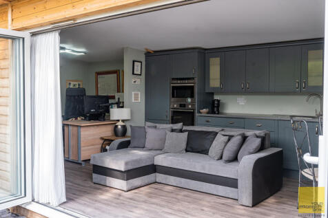 53 Battenhall0025